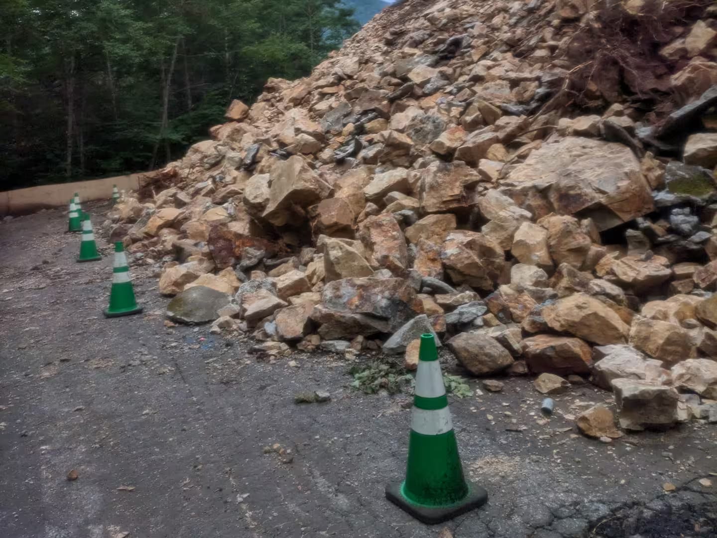 山梨県 大峠を深城ダム、小金沢公園側から攻める (MONO聖地、林道真木小金沢線)