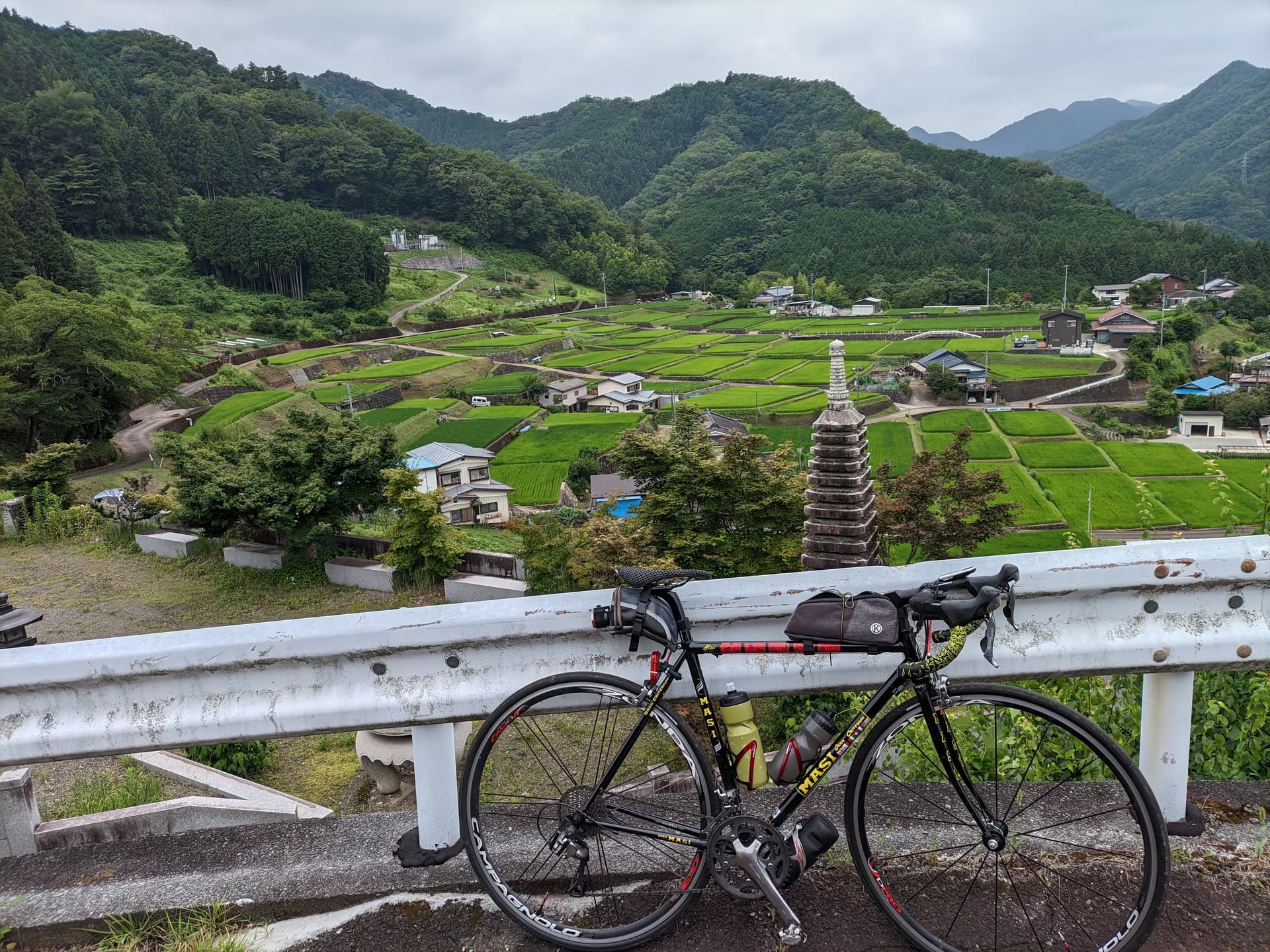 古そうなトンネルを二つ通って巌道峠、(と志田峠)
